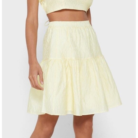Bardot Women's NWOT Yellow Textured Tiered Elastic Waist Pleated Mini Skirt Sz 8 - Picture 1 of 7
